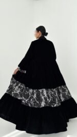 ⁦عباية مخمل كسرات⁩ - الصورة ⁦2⁩