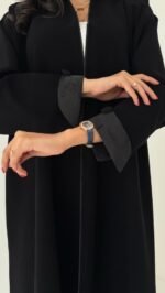 عباية كريب ملكي أسود