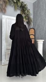 ⁦عباية شيفون بأكمام مطرزة⁩ - الصورة ⁦5⁩