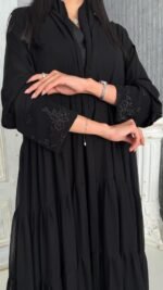 ⁦عباية شيفون بأكمام مطرزة⁩ - الصورة ⁦2⁩