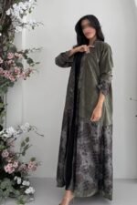 عباية قطيفة بتصميم أنيق