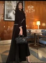 عباية سوداء كلوش مطرزة