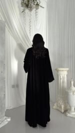 ⁦عباية مخمل كوري أسود⁩ - الصورة ⁦2⁩