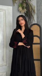 ⁦عباية شيفون بتطريز الأطراف عنابي⁩ - الصورة ⁦3⁩