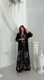 ⁦عباية مخمل قطيفة⁩ - الصورة ⁦2⁩