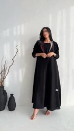 ⁦عباية كتان بياقة أنيقة⁩ - الصورة ⁦3⁩