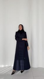 ⁦عباية بليزر كريب وكتان كحلي⁩ - الصورة ⁦5⁩