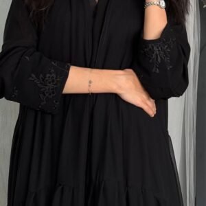 عباية شيفون بأكمام مطرزة